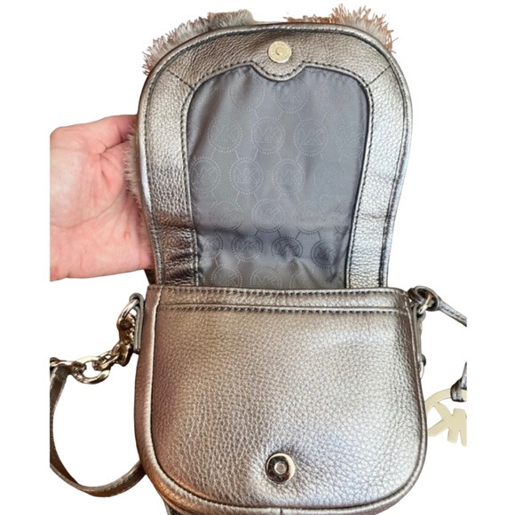 NWT MICHAEL KORS GRAY RABBIT FUR AND SILVER LEATHER CROSSBODY BAG - Picture 3 of 5